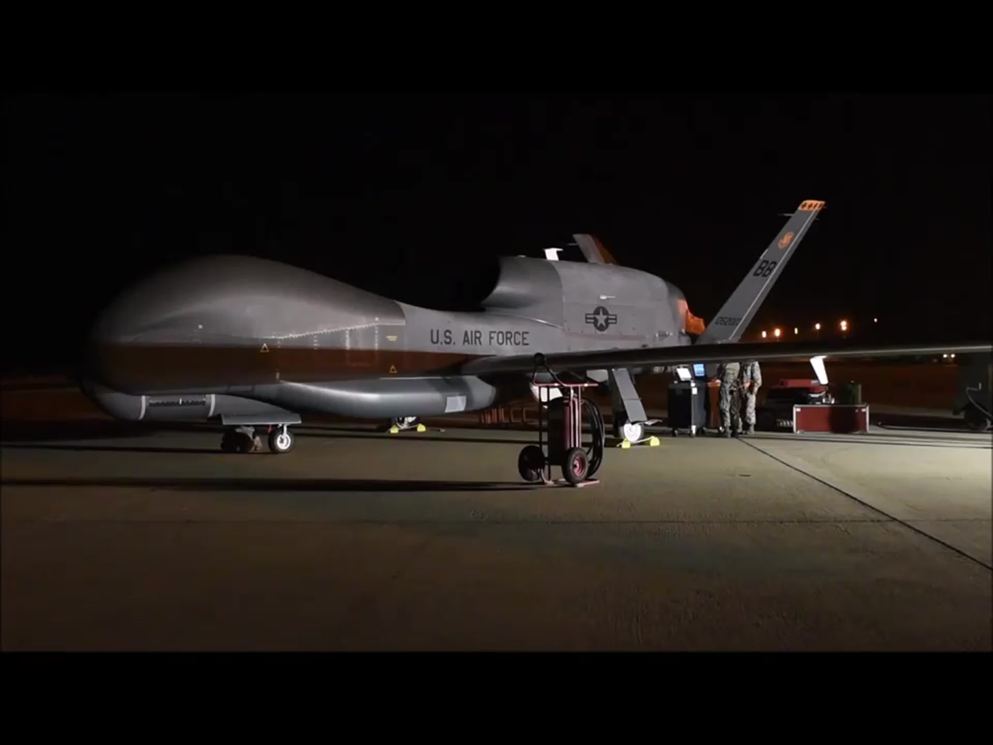 Rq 4 bams d global hawk отправляется в путешествие с базы в катаре