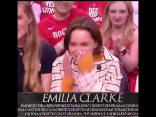 Эмилия кларк на баскетбольном матче emilia clarke at rockets vs warrios game tonigth