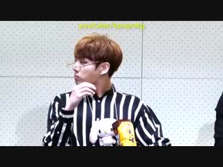 Чонгук ест, кушает, любит покушать, милый макне))bts