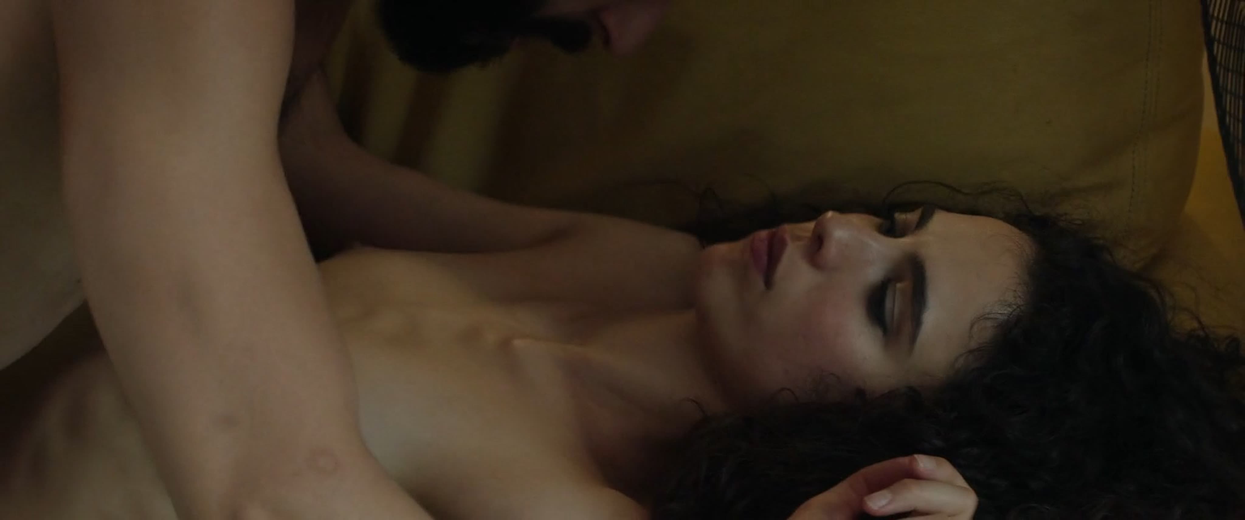 Нәзік, нәзік жыныстық қатынасқа назар аударыңыз Әйелдің қынапшасындағы үлкен жыныс мүшесі