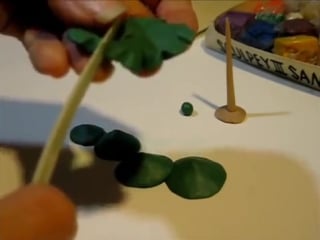 Tutorial christmas tree made with polymer clay (cartoon style, pretty easy, no ornaments)