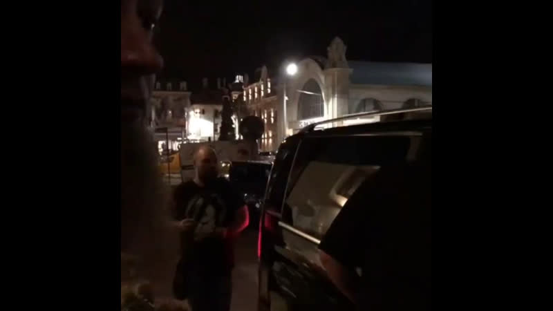 Медведь вылезает из берлоги