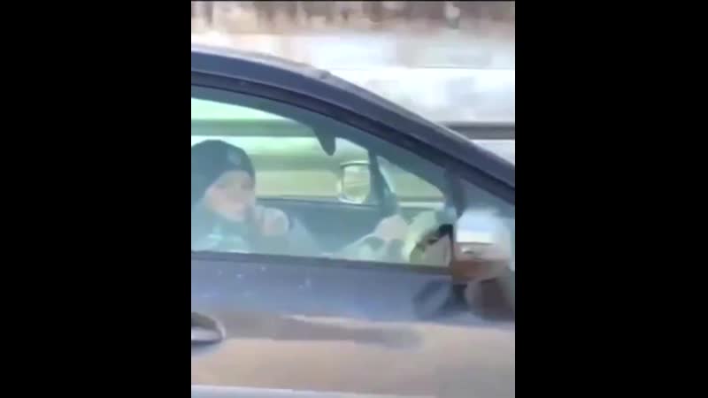 Папаня наверно взади пьяный в отключке