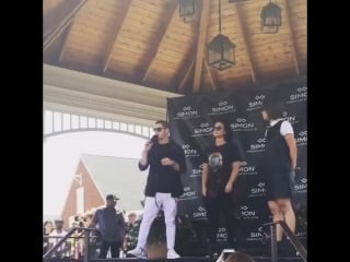 Demi lovato & nick jonas at the premium outlets in woodbury common, ny july 12