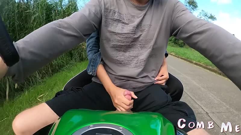 Порно видео гей красавчик мотоцикл