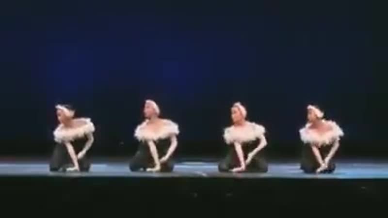 Танец японских лебедей