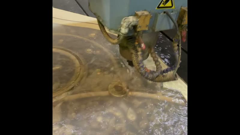 Фрезерный станок с чпу stonetec 1325 три штуки на производстве режут латунь от ооо станки