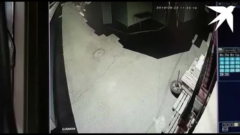 Осторожно, шокирующие кадры! мать, родившая дочь в лосины, выбросила ребёнка, оставив малышку задыхаться в пластиковом пакете