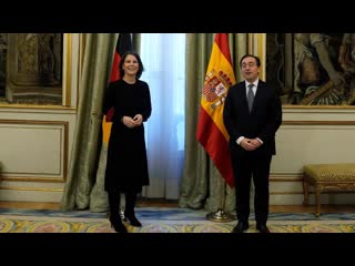 Live aussenministerin baerbock und ihr spanischer amtskollege albares geben pressekonferenz