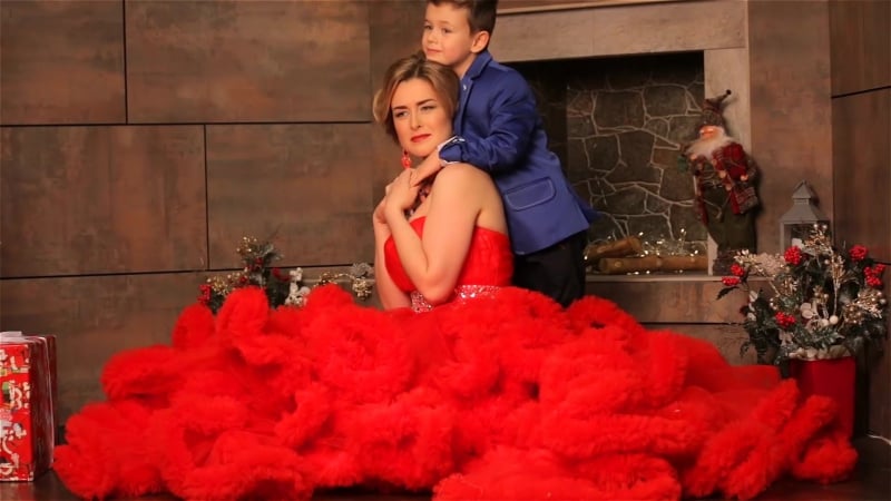 Очаровательная мама и стильный сыночек в сказочной фотосессии с молодые фима и буба