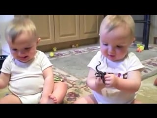 Twins mimic daddy's sneeze