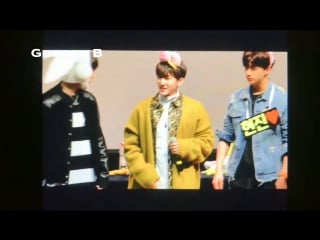 Чанбин поет 'sofa'