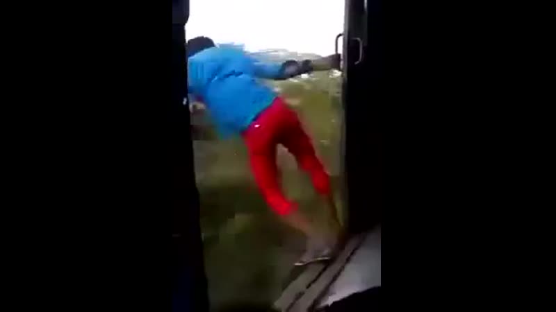 Последнее выступление мастера по уворачиванию от столбов!