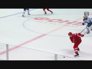 Кутейкин забивает со своей половины