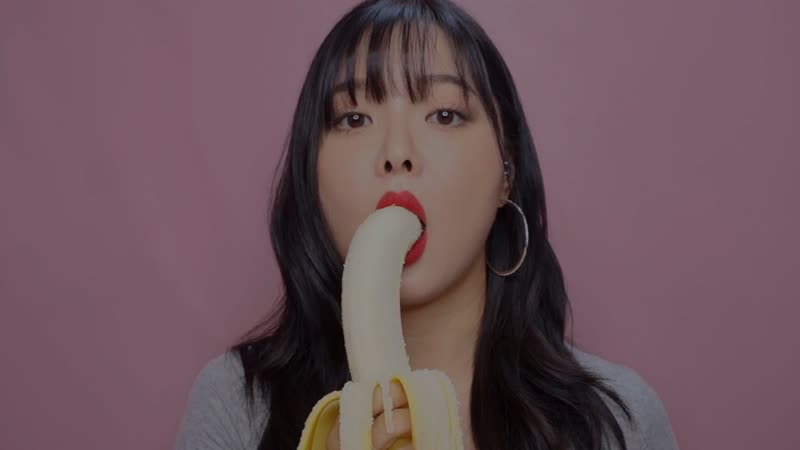 Rose asmr sounds of eating bananas🍌 sounds of sticky mouth