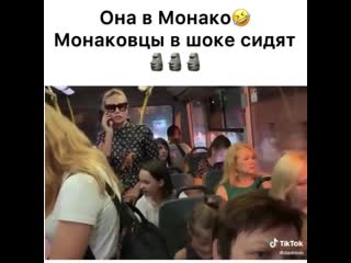 Светская львица заблудилась))