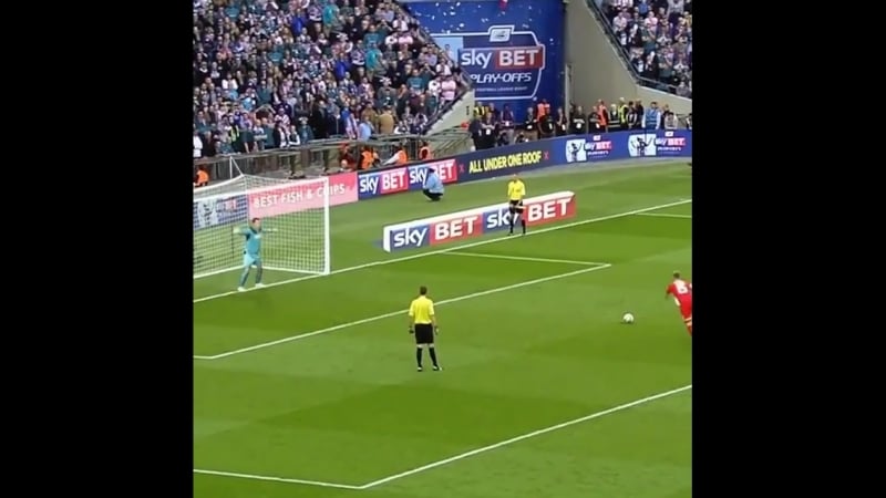 Кунг фу футбол или убойный футбол