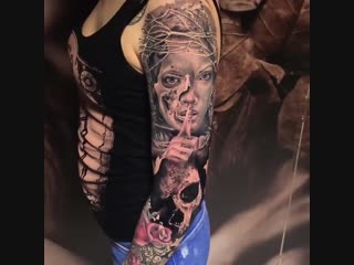 Dark grey tattoostudio essen