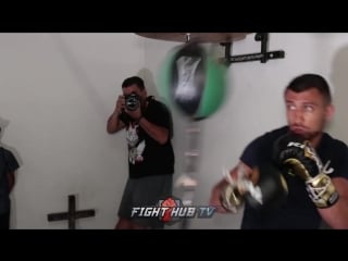 Vasyl lomachenko shows crazy accuracy w combinations on double end bag for jorge hd