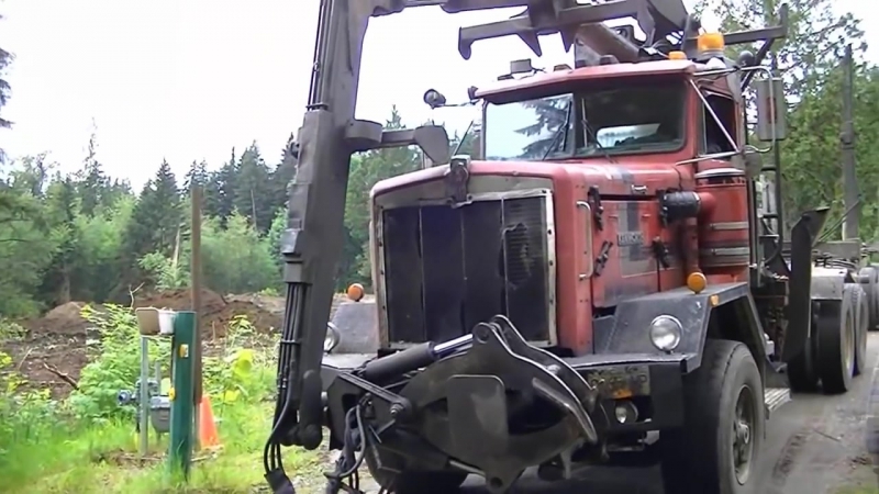 Kenworth c500 self loading logging truck part 1