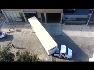Fedex truck amazing reverse parking