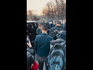 Hailey bieber arriving at the hôtel de crillon in paris (march 5, 2022)