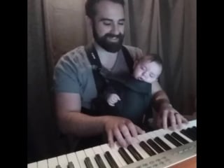 Dad puts baby to sleep with piano lullaby