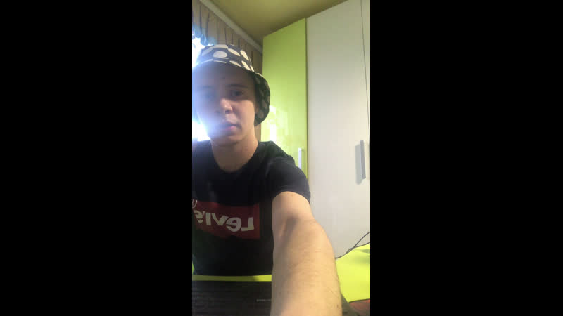 Передай привет красавчику