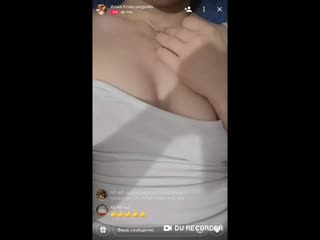 Показала грудь подпищикам