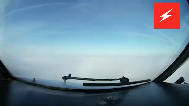 Посадку самолета вслепую сняли на видео из кабины пилота