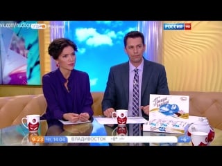 Трусикидегі әйелдің үйдегі суреттері