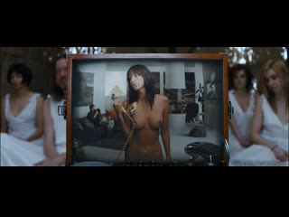 Полностью голая стефани мур "под сильвер лэйк" (2018)