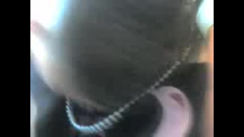 Молодежь, едет в метро и щупает девушку