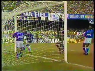 Torcida do cruzeiro canta "parabéns pra você" no dia do aniversário do flamengo