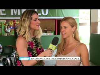 Carolina dieckmann é bem recebida em a regra do jogo
