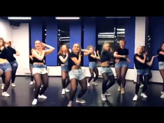 Reggaeton by olya bambitta//moa music ella sola