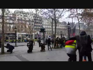 Peaceful yellow vest protester with arms in the air gets shot in the stomach with a flash ball by a police officer