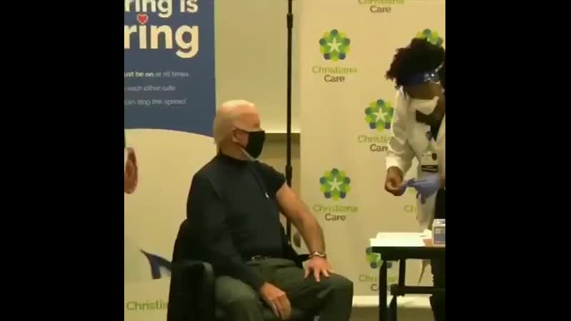 Байден делает привиу pfizer