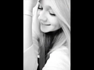 Самая красивая и самая развратная сучка в мире она так стреляет глазами, что будите