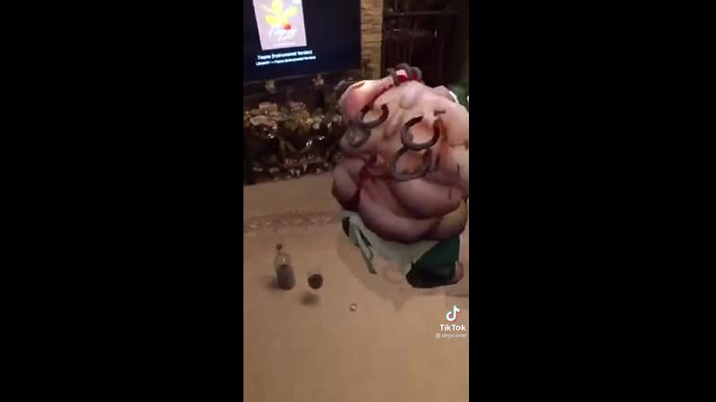 Лил пудж не удержался и люто зафлексил на застолье