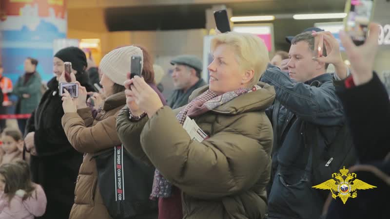 Новогодний музыкальный флешмоб мвд россии в аэропорту внуково