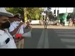 @nailainayat bangalore police is enjoying to their watc ( 220 x 400 ) mp4