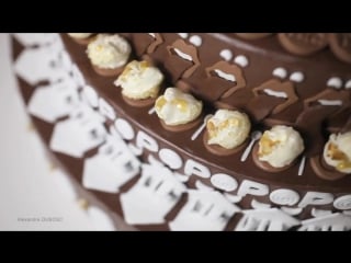 A towering animated zoetrope cake called melting pop by french director and animator alexandre dubosc