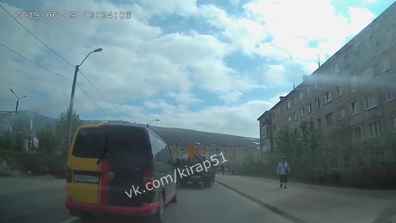 Подрезала обгоняла совершает бессмысленный манёвр