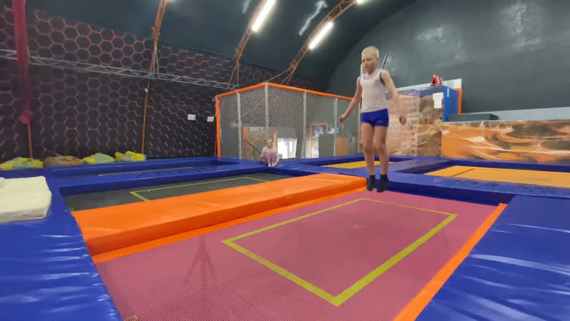 Тренироа на батутах