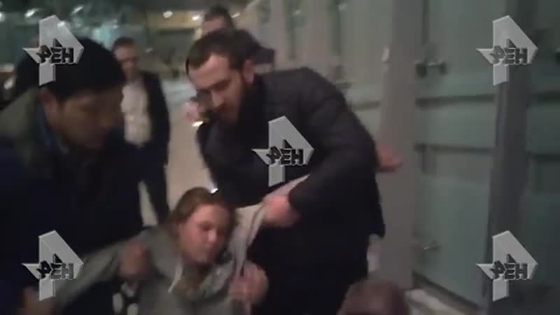 Настю рыбку и алекса лесли задержали в шереметьево