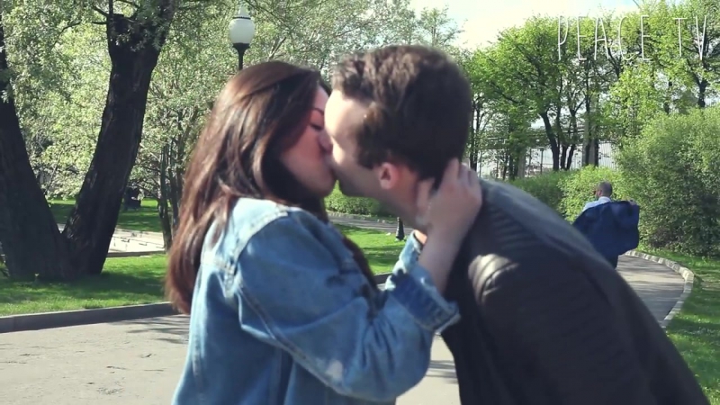 Поцелуй пранк от девушки kissing prank
