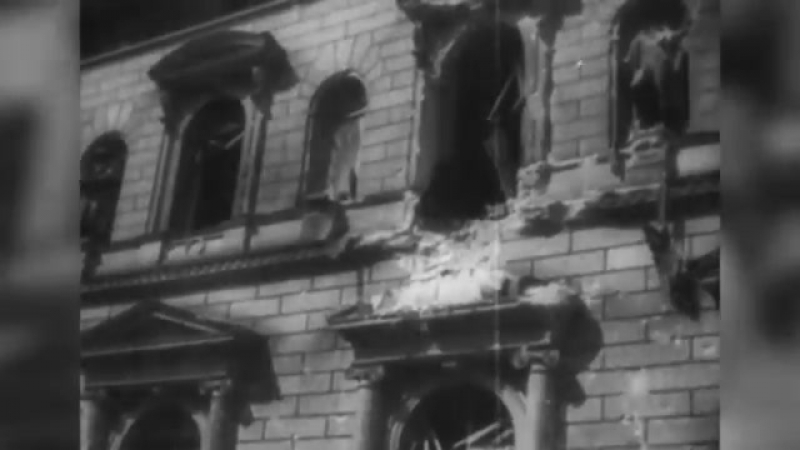 30 апреля 1945 советские солдаты штурмуют рейхстаг