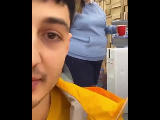 Йося показал попку жены )