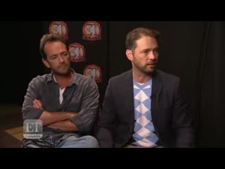 Luke perry, jason priestley remember leaving a mall in a laundry bin to escape fans extended